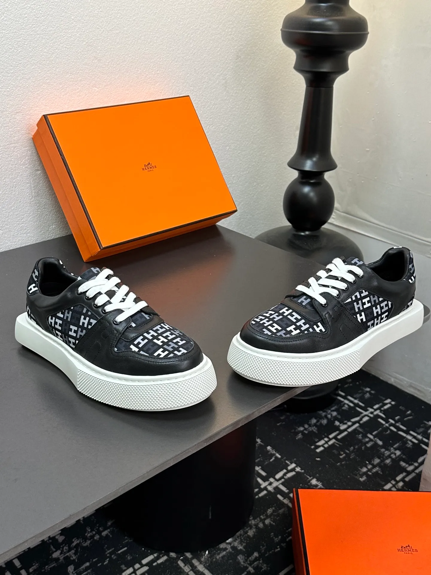 p700💰Men's shoes ❤️❤️Hermes top version# Hermès deep series couple's small white shoes casual skateboard shoes Stylish graphic design to create retro style Upper: cowhide material Lining: sheepskin lining Outsole: TPU outsole Size: 38-45
